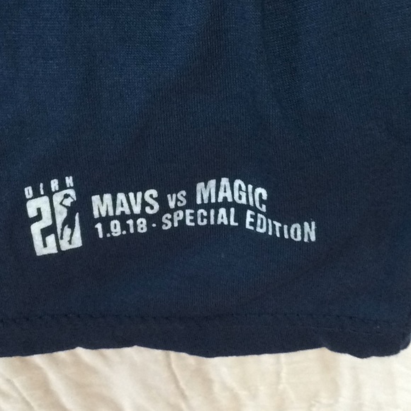 Dallas Mavericks Official tee shirt XL Navy blue.  M154 - Picture 3 of 4
